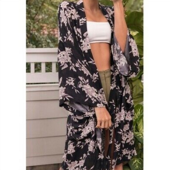 Spiritual Gangsta Kimono Black Floral - Picture 1 of 3